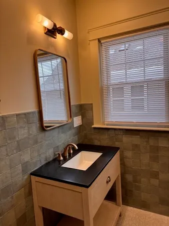 $2,600 | 150 Lancaster Street, Unit 2, Providence, RI 02906