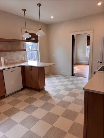 $2,600 | 150 Lancaster Street, Unit 2, Providence, RI 02906