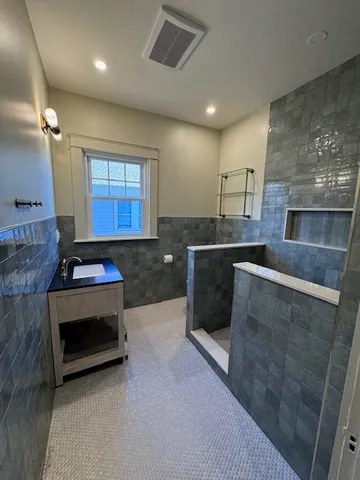 $2,700 | 150 Lancaster Street, Unit 2, Providence, RI 02906