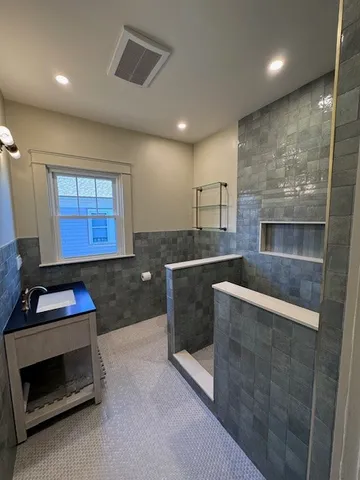 $2,700 | 150 Lancaster Street, Unit 2, Providence, RI 02906