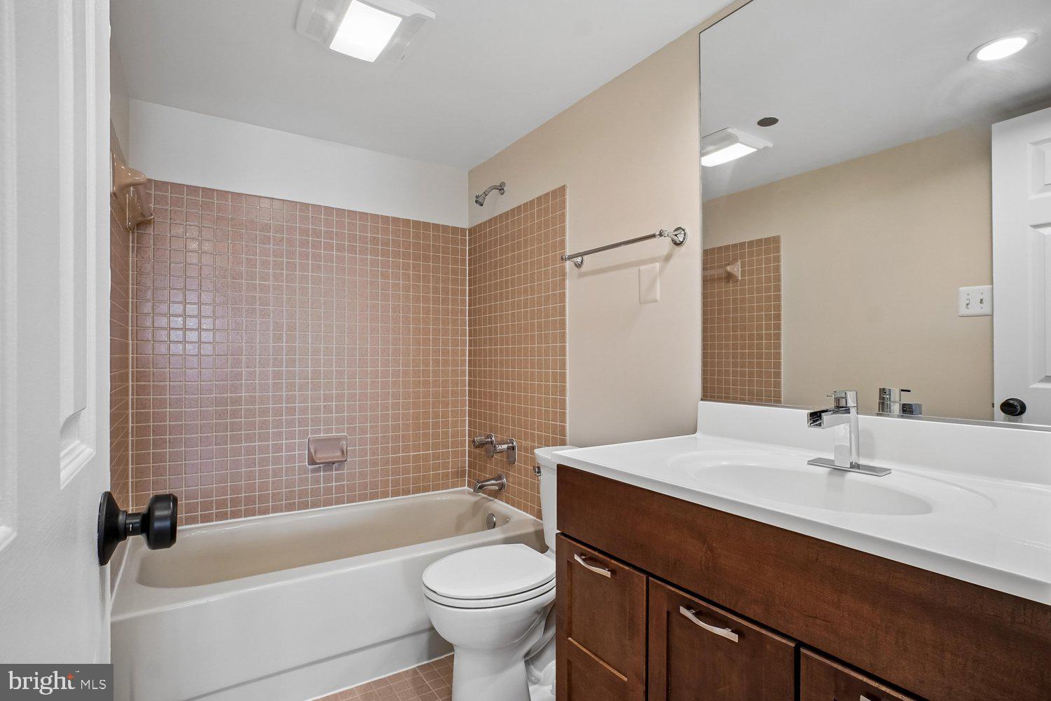1301 North Courthouse Road, Unit 1612 Arlington, VA 22201 - Photo 30 of 52 Full Bath #2