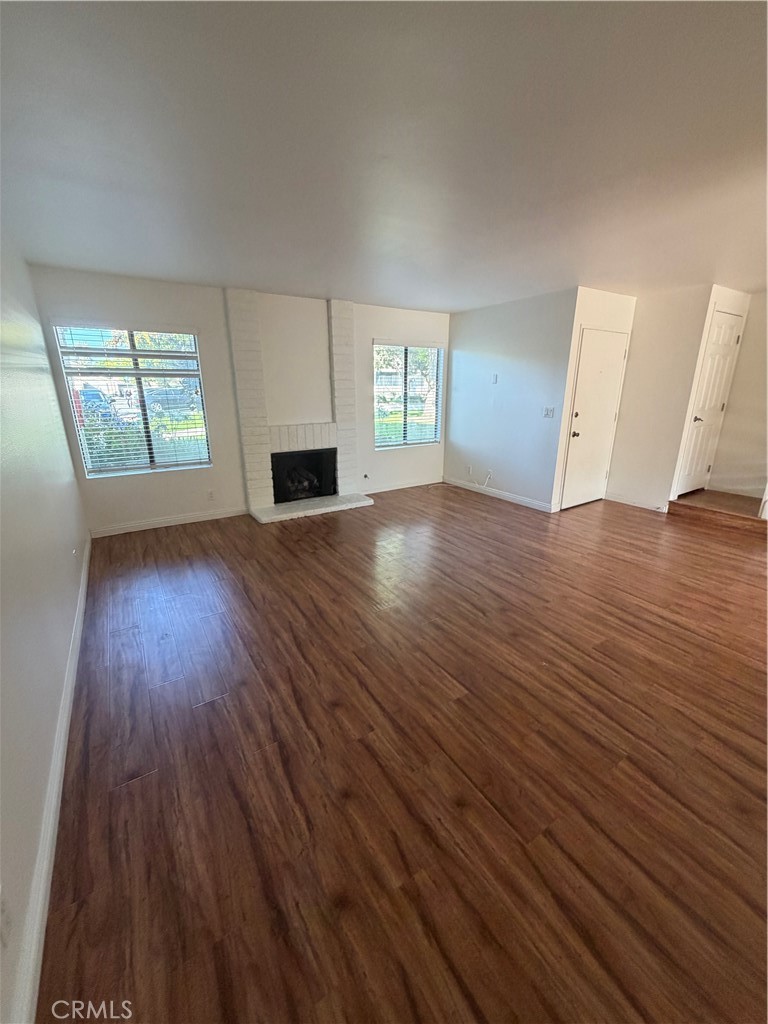 5 Locust Irvine, CA 92604 - Photo 8 of 20 Livingroom