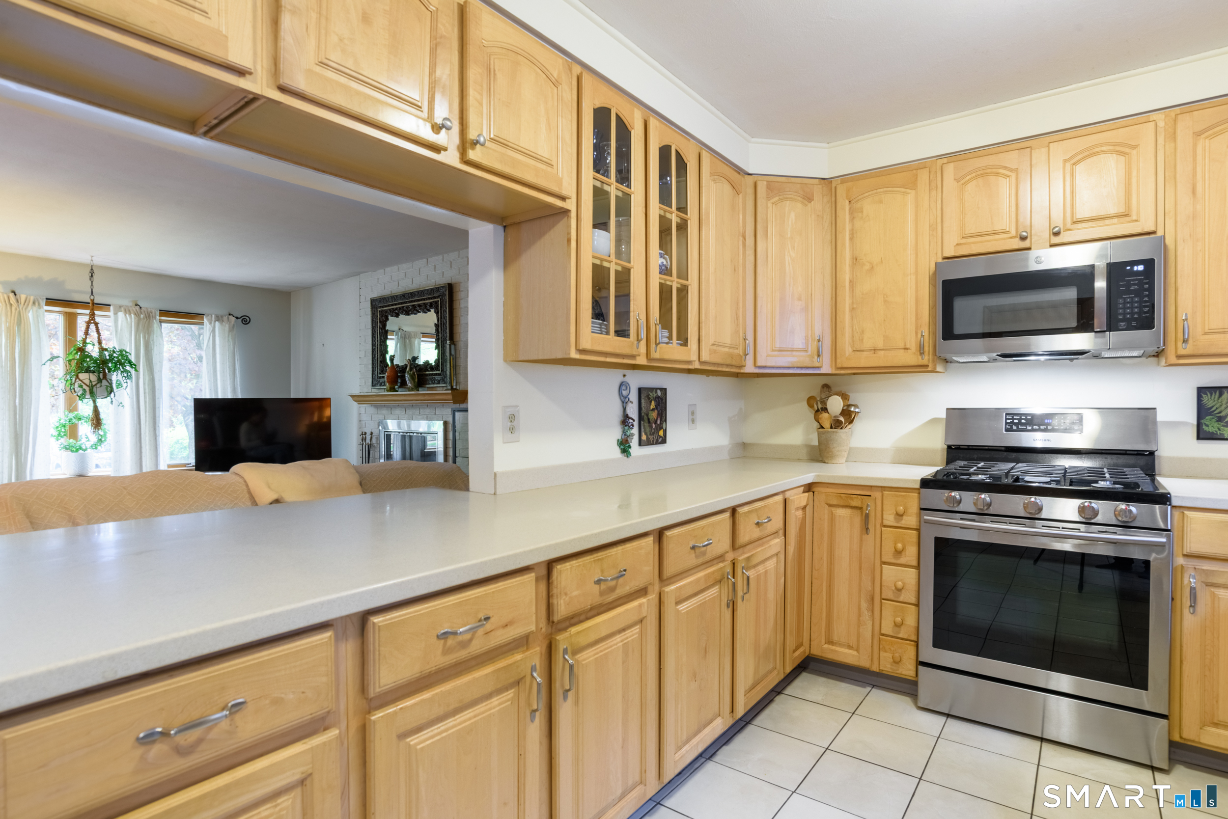 105 Meadow Wood Road Stratford, CT 06614 - Photo 8 of 37
