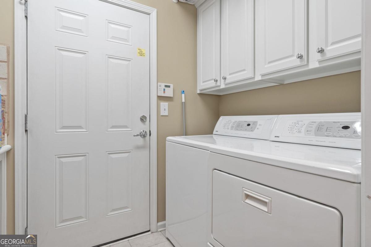 1151 Spring Station Road Greensboro, GA 30642 - Photo 34 of 60 a utility room with dryer and washer