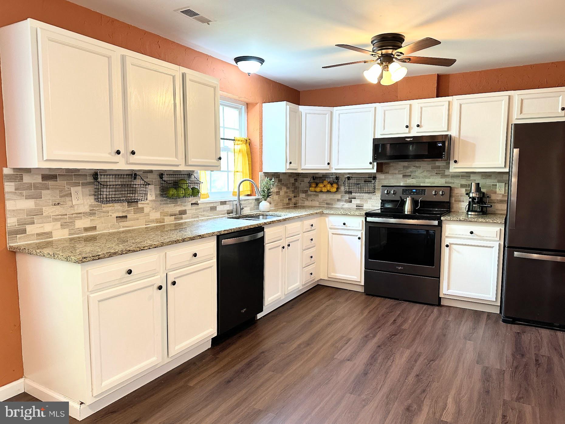 9767 Early Spring Way Columbia, MD 21046 - Photo 4 of 50 Kitchen w/Granite Counters