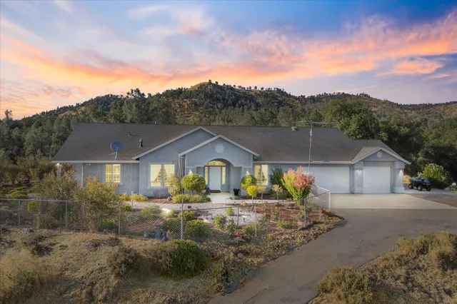 $575,000 | 7870 Castle View Lane, Redding, CA 96001