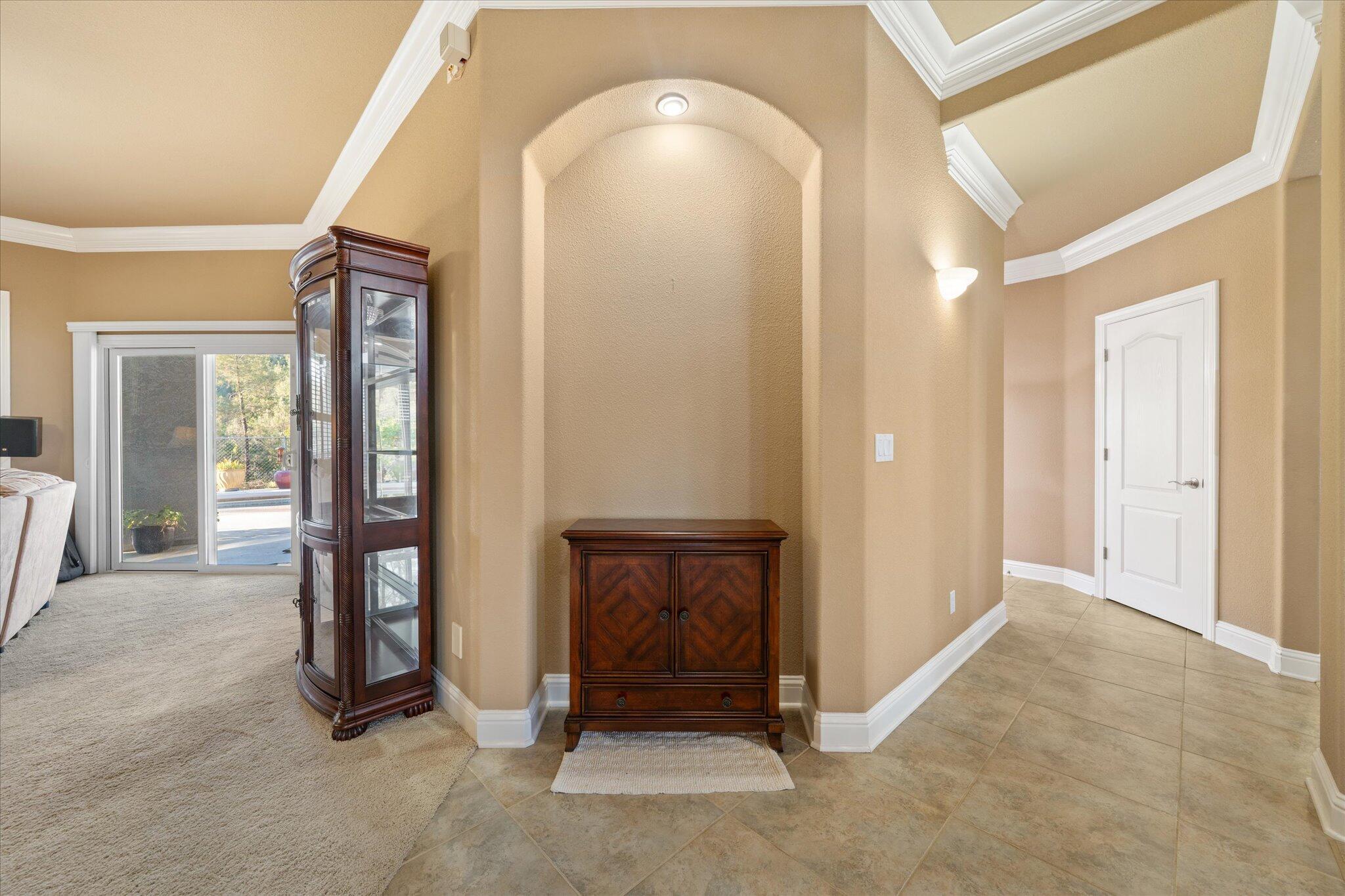 7870 Castle View Lane Redding, CA 96001 - Photo 12 of 65 12-BiggerFlow Real Estate Media-12