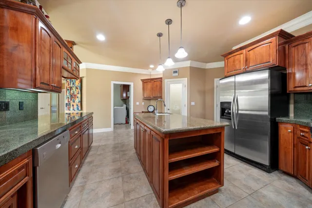 $575,000 | 7870 Castle View Lane, Redding, CA 96001