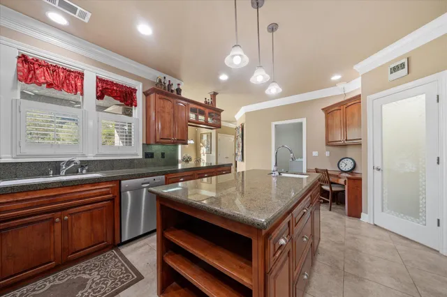$575,000 | 7870 Castle View Lane, Redding, CA 96001