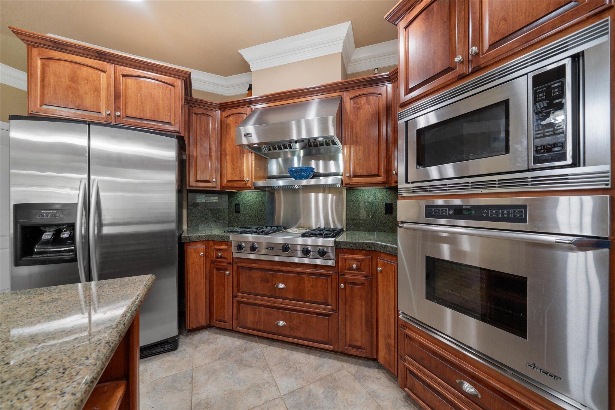 7870 Castle View Lane Redding, CA 96001 - Photo 19 of 65 a kitchen with stainless steel appliances granite countertop a stove microwave and refrigerator