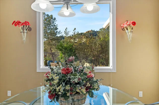 $575,000 | 7870 Castle View Lane, Redding, CA 96001