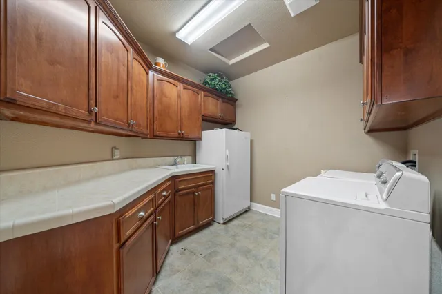 $575,000 | 7870 Castle View Lane, Redding, CA 96001