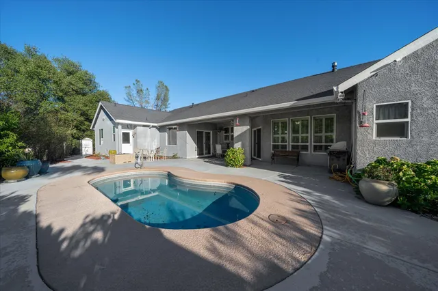 $575,000 | 7870 Castle View Lane, Redding, CA 96001