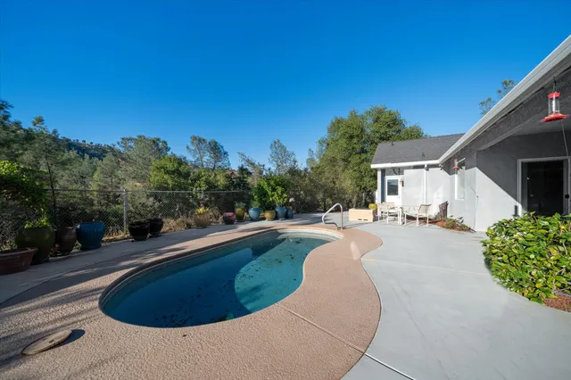 $575,000 | 7870 Castle View Lane, Redding, CA 96001