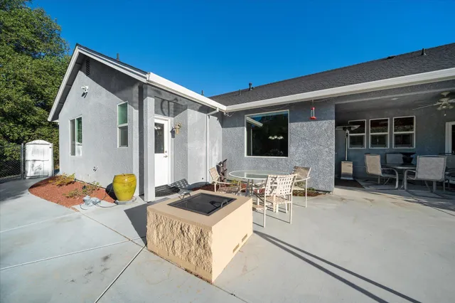 $575,000 | 7870 Castle View Lane, Redding, CA 96001