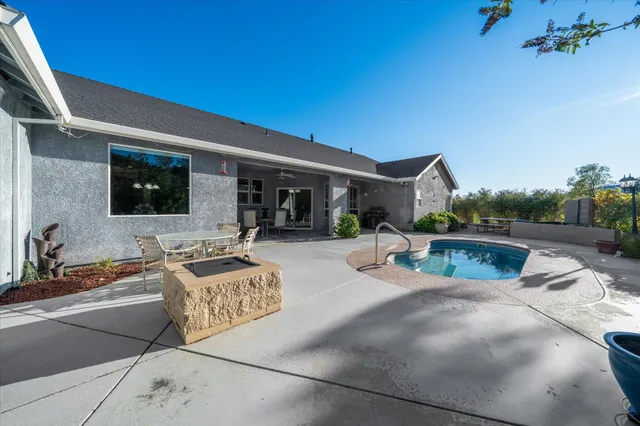 $575,000 | 7870 Castle View Lane, Redding, CA 96001