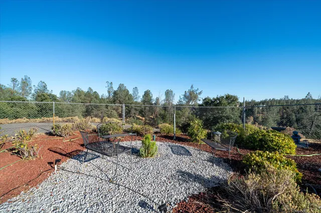 $575,000 | 7870 Castle View Lane, Redding, CA 96001