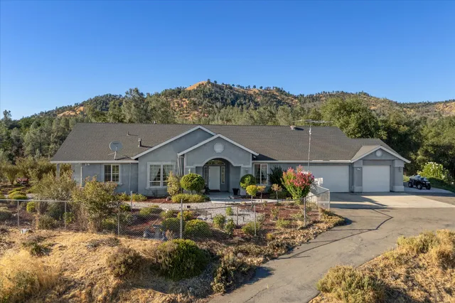 $575,000 | 7870 Castle View Lane, Redding, CA 96001