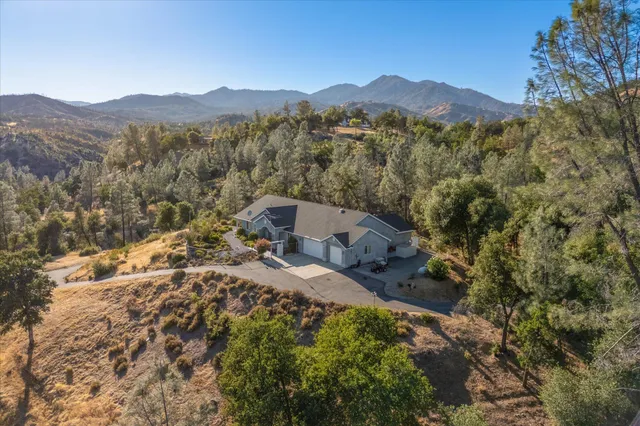 $575,000 | 7870 Castle View Lane, Redding, CA 96001