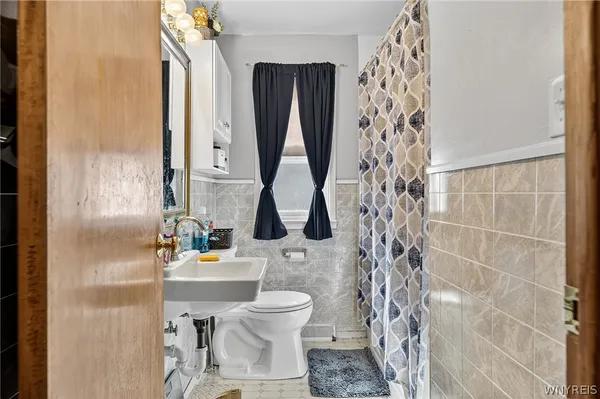 $2,000 | 116 Springville Avenue, Amherst, NY 14226