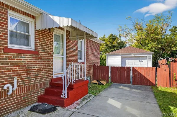 $2,000 | 116 Springville Avenue, Amherst, NY 14226