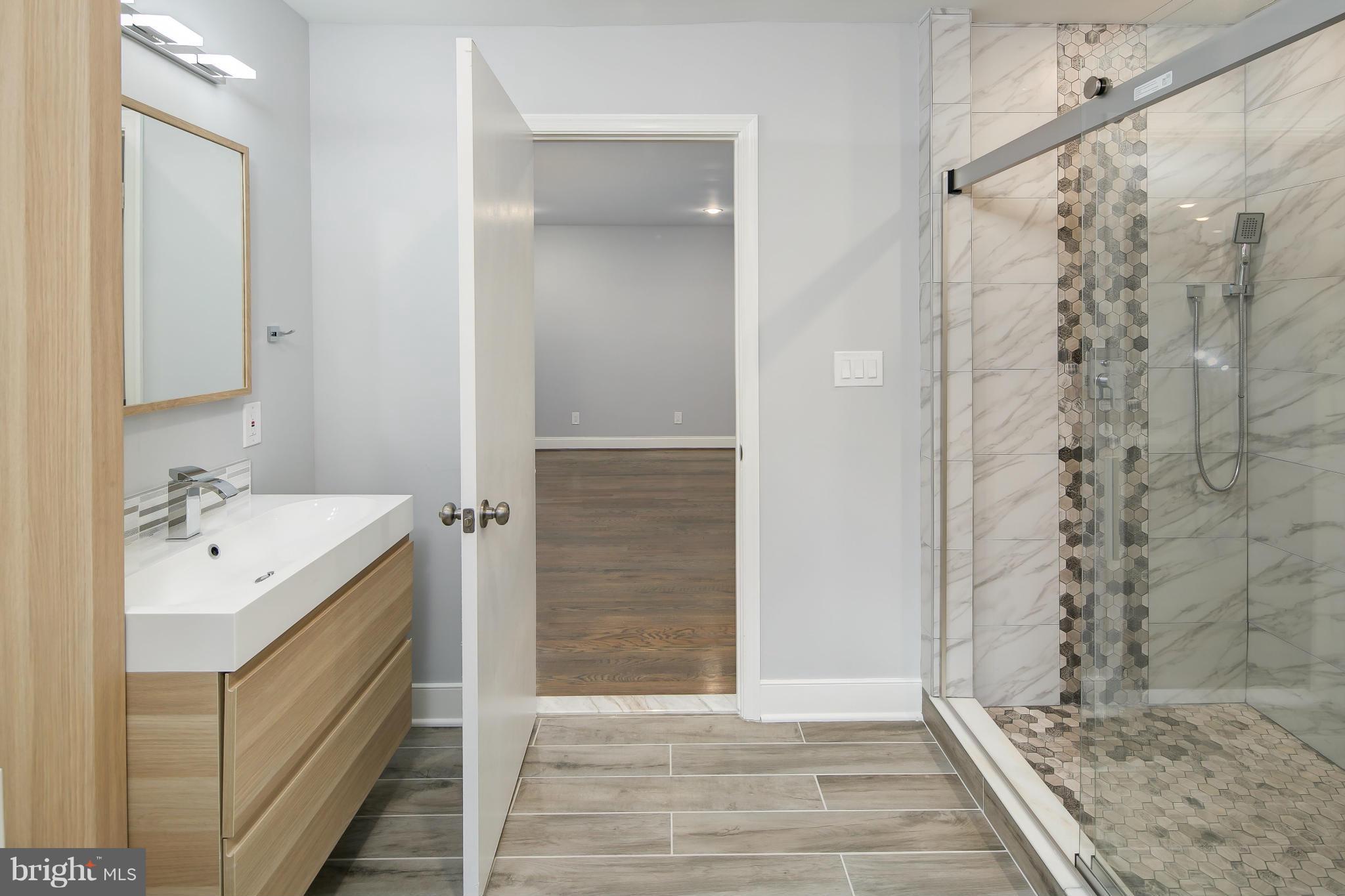 11808 Canfield Road Potomac, MD 20854 - Photo 18 of 30 Bath (Master)