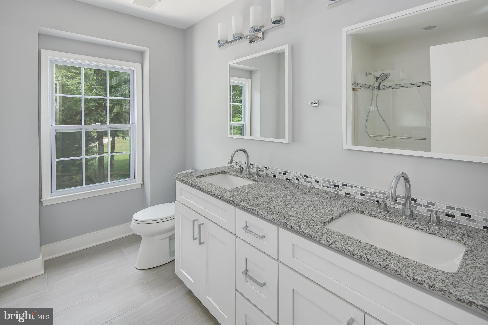 11808 Canfield Road Potomac, MD 20854 - Photo 21 of 30 Upper Level bath