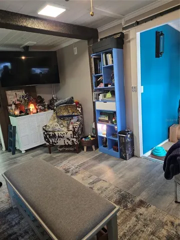 a view of a livingroom with furniture and a ceiling fan