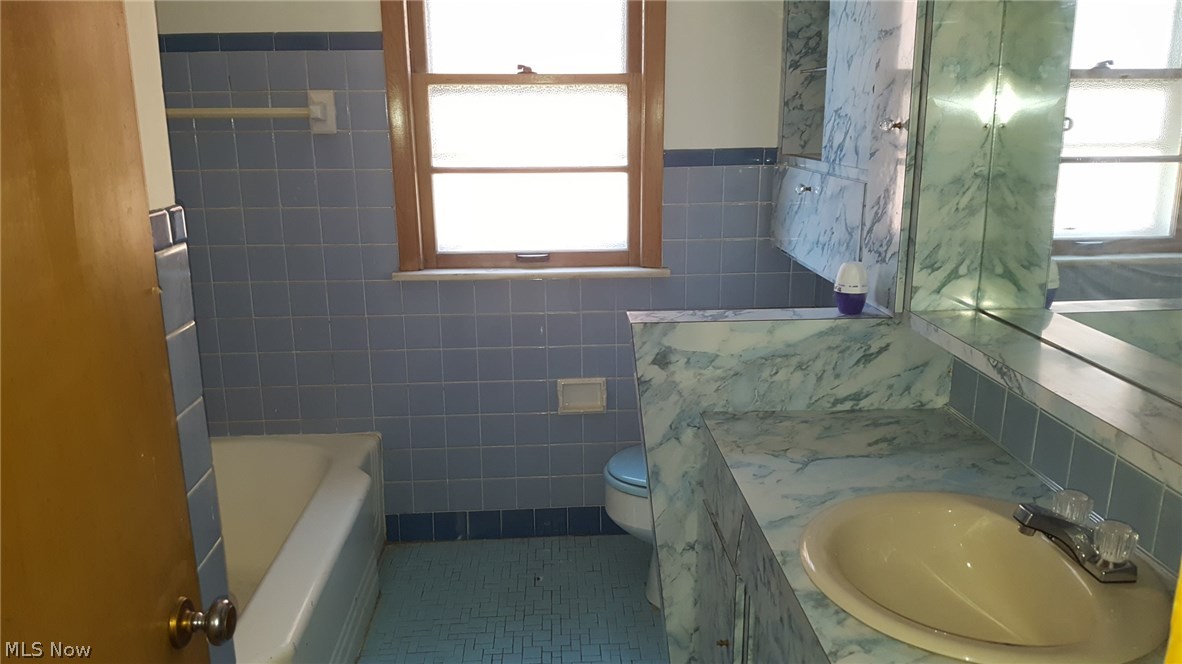 18924 Neff Road Cleveland, OH 44119 - Photo 13 of 19 Gallery Image 13