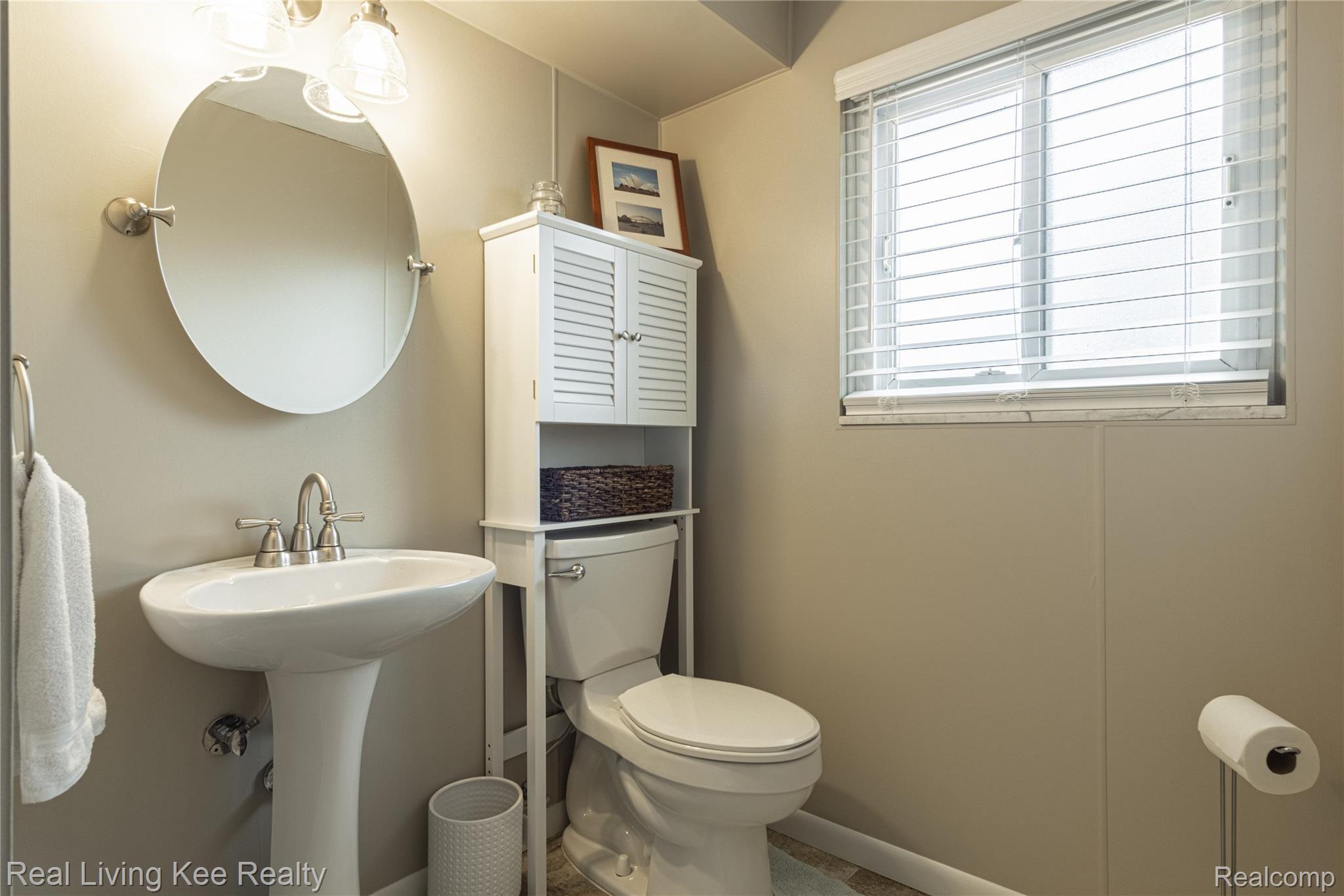 1088 North Adams Road Rochester, MI 48306 - Photo 34 of 49 Interiors (24 of 39).jpg