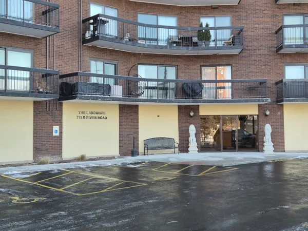 $229,000 | 711 South River Road, Unit 704, Des Plaines, IL 60016