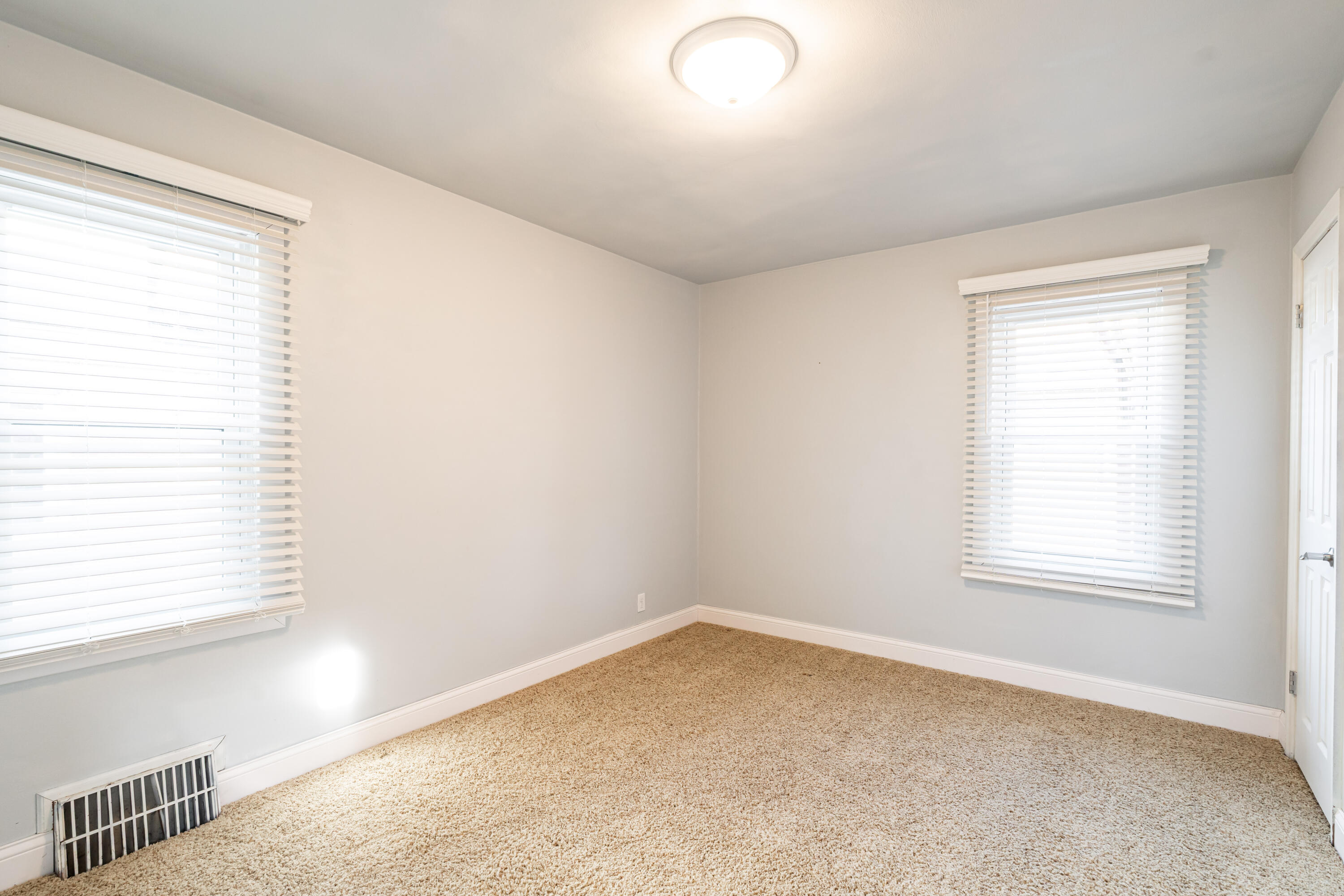 4260 South 4th Street Milwaukee, WI 53207 - Photo 8 of 26 bedroom 1