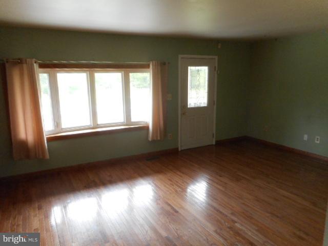 9400 Boulder Road Frederick, MD 21702 - Photo 14 of 30 Living Room