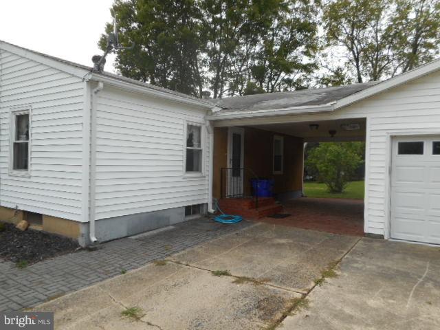 9400 Boulder Road Frederick, MD 21702 - Photo 5 of 30 Breezeway