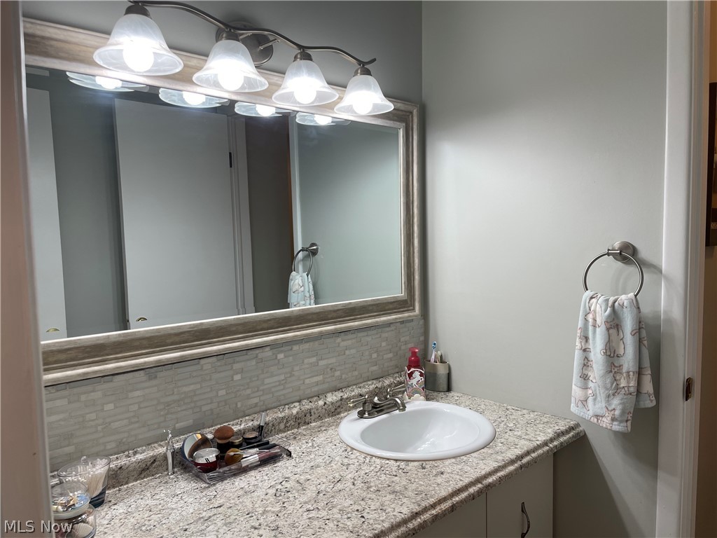 6472 State Road, Unit J2 Parma, OH 44134 - Photo 21 of 34 Full Bath