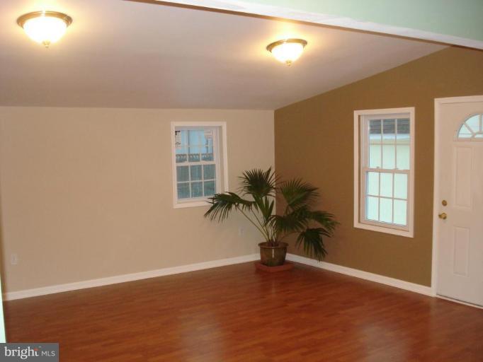 8571 Beacon Point Road Pasadena, MD 21122 - Photo 14 of 25 Family Room