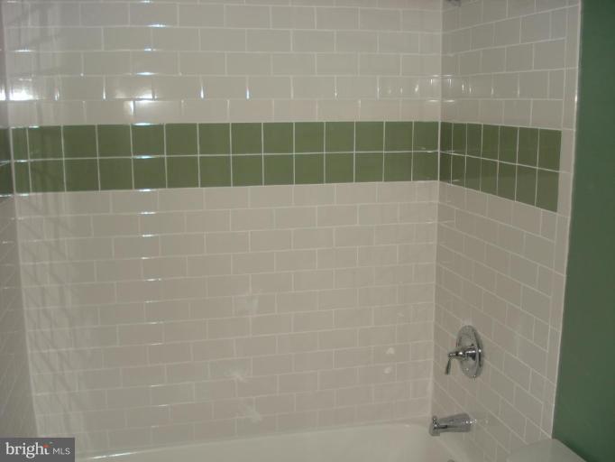 8571 Beacon Point Road Pasadena, MD 21122 - Photo 3 of 25 Bath #1