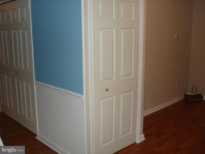 8571 Beacon Point Road Pasadena, MD 21122 - Photo 8 of 25 Hallway