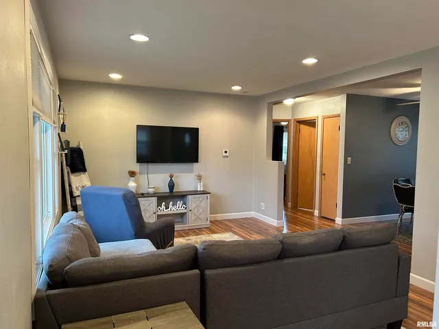 $169,000 | 510 16th Street, Unit 1, Silvis, IL 61282