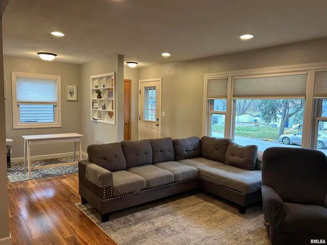 $169,000 | 510 16th Street, Unit 1, Silvis, IL 61282