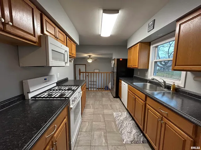 $169,000 | 510 16th Street, Unit 1, Silvis, IL 61282