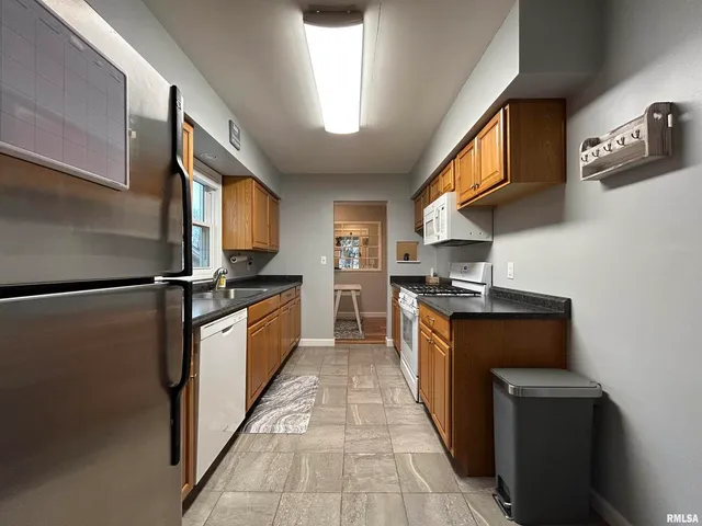 $169,000 | 510 16th Street, Unit 1, Silvis, IL 61282