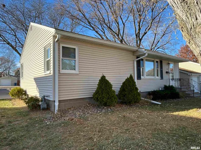 $169,000 | 510 16th Street, Unit 1, Silvis, IL 61282