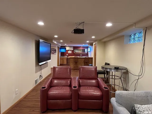 $169,000 | 510 16th Street, Unit 1, Silvis, IL 61282