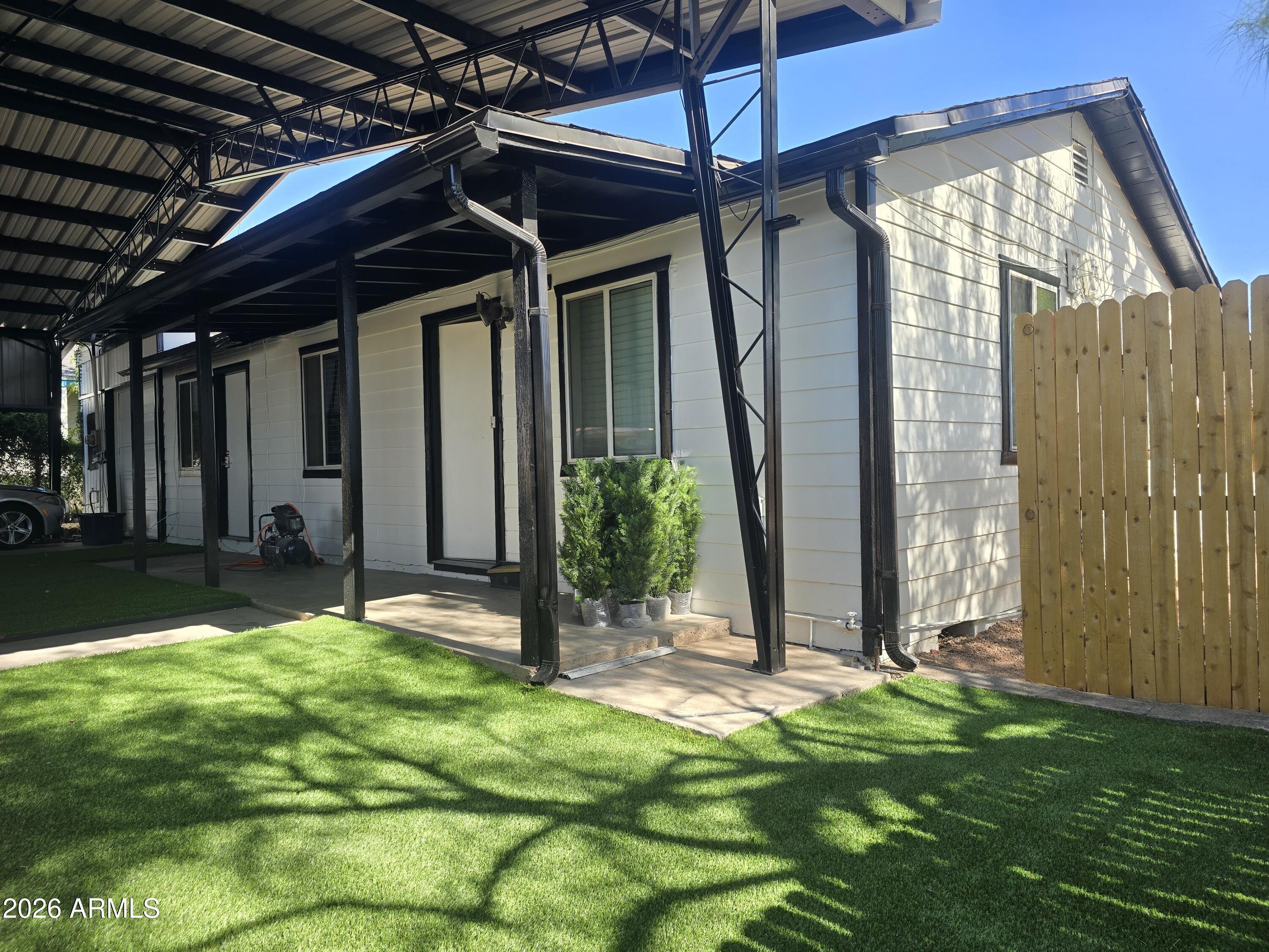 746 West Coolidge Street Phoenix, AZ 85013 - Photo 3 of 29 Coolidge Middle House