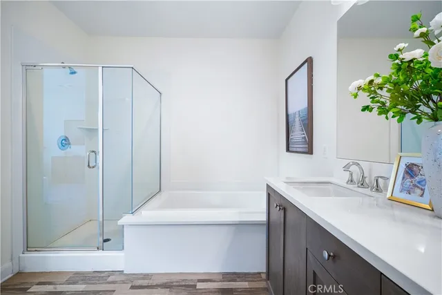 a view of entryway with livingroom and furniture