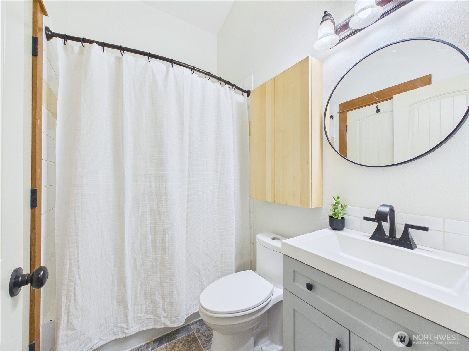 741 North 94th Street, Unit B Seattle, WA 98103 - Photo 26 of 32