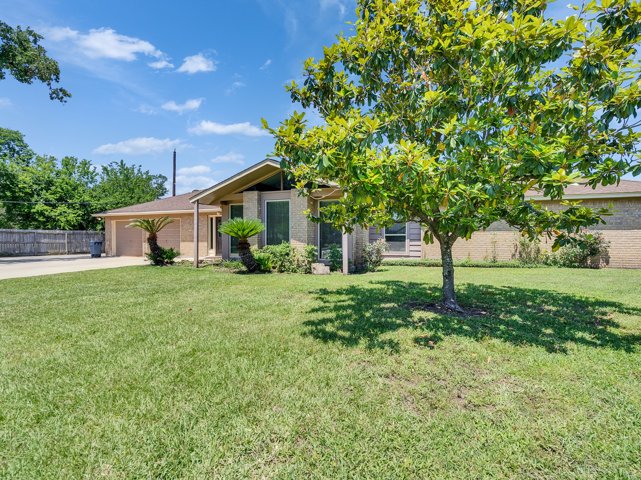603 Casper Court Spring, TX 77373 - Photo 4 of 31 Nice greenery