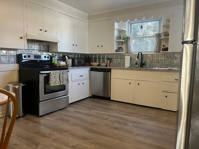 $2,400 | 105 Central Street, Unit 1, Foxboro, MA 02035