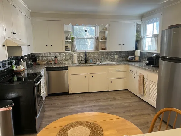 $2,400 | 105 Central Street, Unit 1, Foxboro, MA 02035